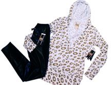 Product, Sleeve, Textile, Collar, Outerwear, White, Pattern, Style, Fashion, Black, 