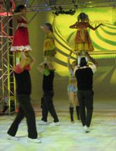 Yellow, Event, Standing, Entertainment, Performing arts, Amber, Waist, Thigh, Artist, Back, 
