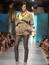 Clothing, Leg, Brown, Shoulder, Textile, Joint, Style, Fashion show, Thigh, Fashion, 