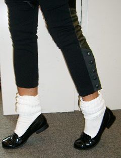 Footwear, Leg, Human leg, Standing, Joint, White, Style, Shorts, Knee, Thigh, 
