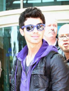 Joe Jonas New Hairstyle Pics Of Joe Jonas