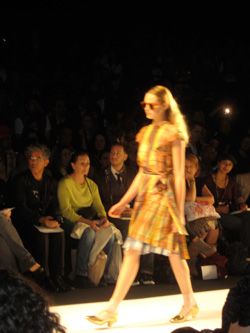 Leg, People, Event, Human body, Fashion show, Joint, Standing, Runway, Formal wear, Style, 
