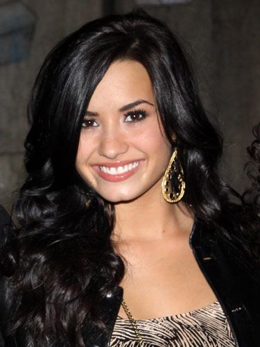 Demi Lovato Fights Cyberbullying - Demi Lovato Deletes Digital Drama