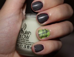 glow in the dark nails
