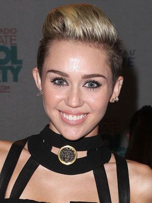 Miley Cyrus: Long Lashes and Perfect Liner