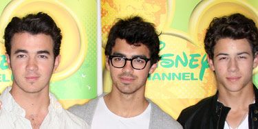Jonas Brothers Delete Twitter - Jonas Brothers Break Up Signs