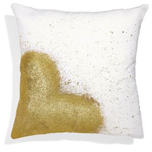 Seventeen's DIY glitter pillow
