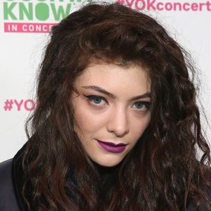 Lorde's Bold Violet Lip