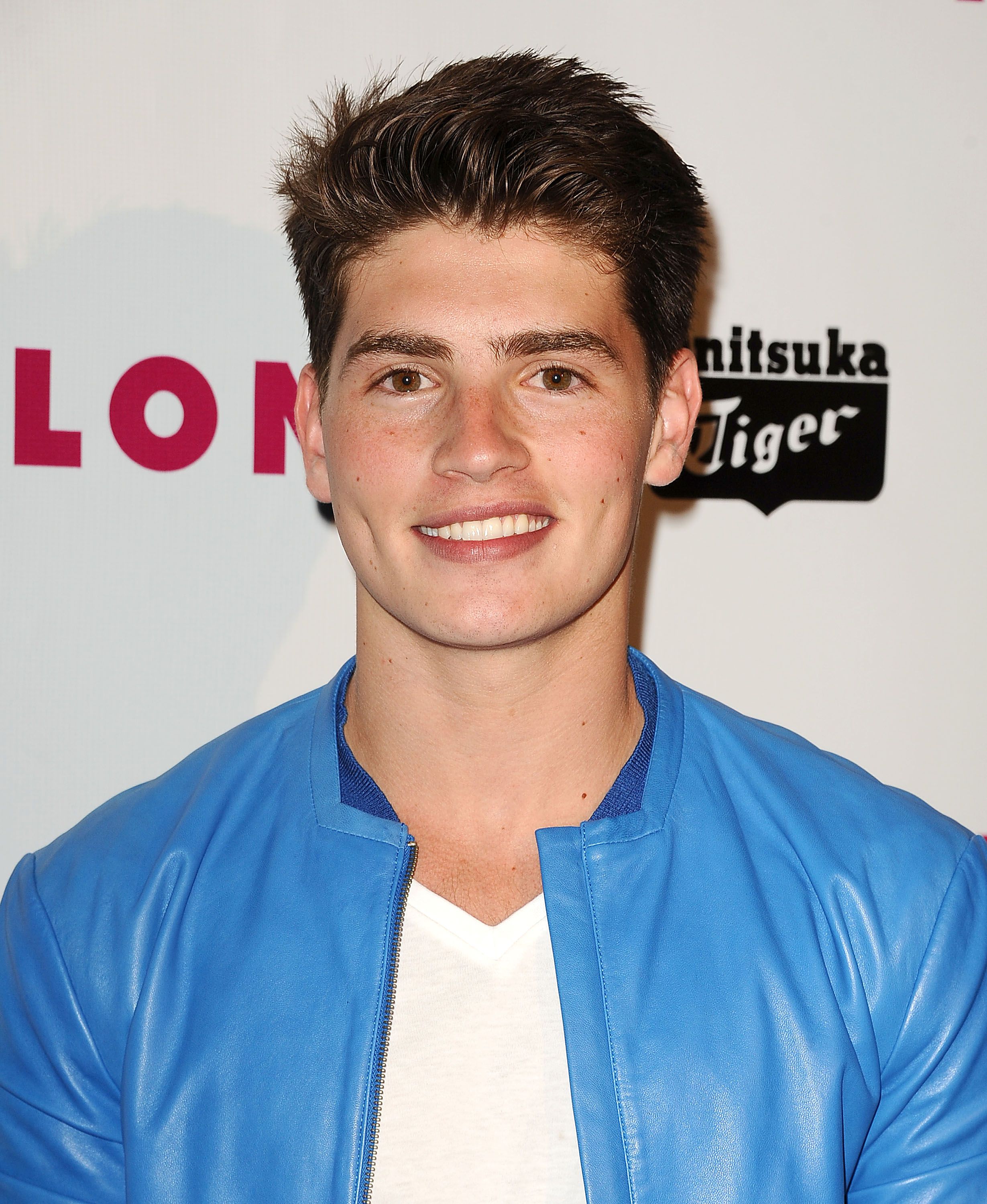 Gregg Sulkin boyfriend