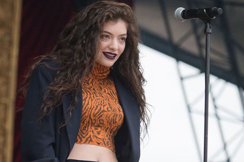 Lorde Performing