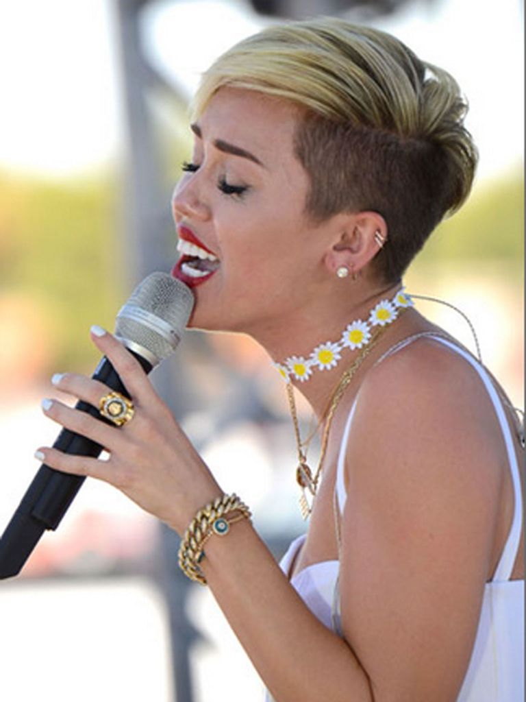 Miley Cyrus Jewelry And Accessories - Miley Cyrus Style Tips