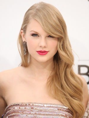 Taylor Swift S Makeup At The 2011 Billboard Awards Look Pics Of Taylor Swift