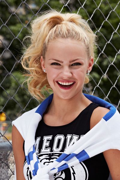 Face, Nose, Smile, Hairstyle, Sports uniform, Mesh, Mammal, Wire fencing, Style, Blond, 