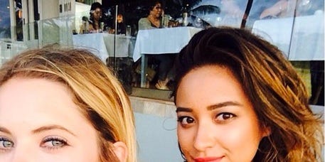 Who is hannah from pretty little liars dating in real life