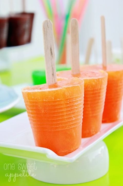 Drinking straw, Orange, Colorfulness, Plastic, Ingredient, Peach, Non-alcoholic beverage, Juice, Food additive, Produce, 