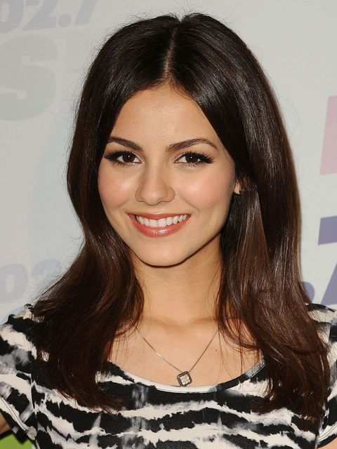 Victoria Justice: Peach Lip Gloss And Dewy Skin