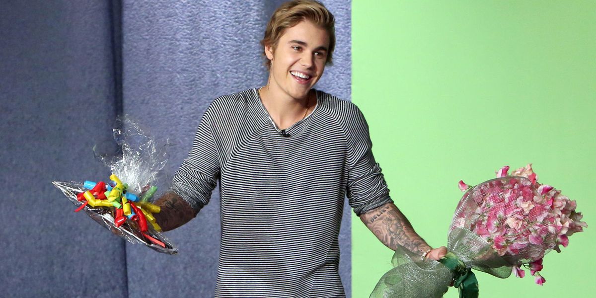 Justin Bieber Gets Egged In Comedy Central Roast Promo Justin Bieber Comedy Central Roast