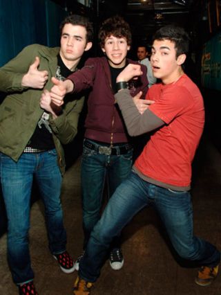 jonas brothers at trl in 2006