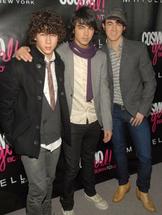 jonas brothers at 2007 cosmogirl born to lead awards