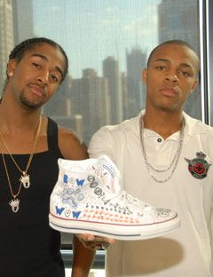 Bow Wow and Omarion decorate shoes for 