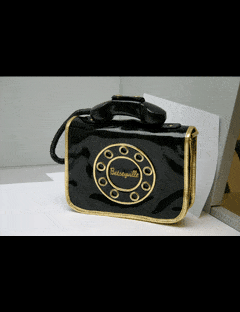 betsey johnson besteyville black patent leather  phone bag