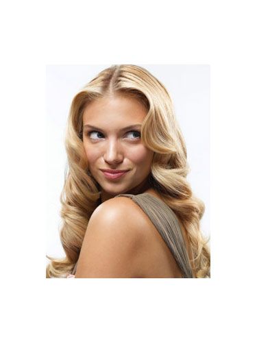 model with wavy blonde hair