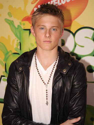 Alexander Ludwig Interview - Alexander Ludwig Talks About His First Kiss