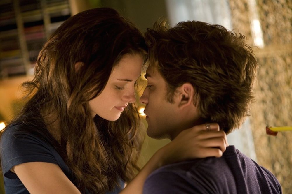 12 Tips to a Great First Kiss