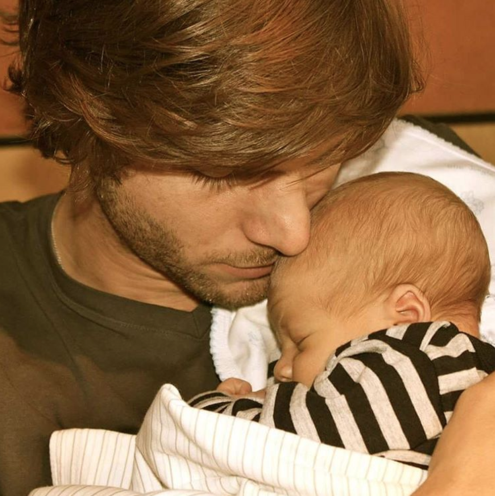 This is NOT a Picture of Louis & Freddie Tomlinson