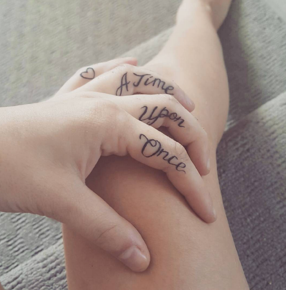 25 Finger Tattoos That Deserve Two Thumbs Up