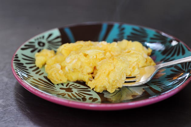 can dogs eat scrambled eggs with cheese