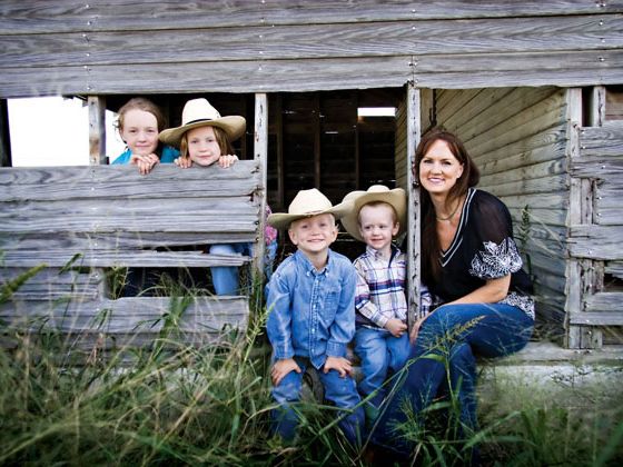 Pioneer Woman Ree Drummond's Journey from Ranch Housewife to Culinary  Superstar