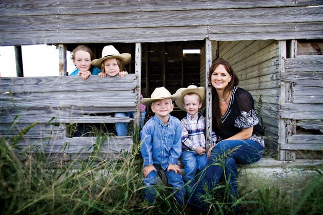 Pioneer Woman Ree Drummond's Journey from Ranch Housewife to Culinary  Superstar