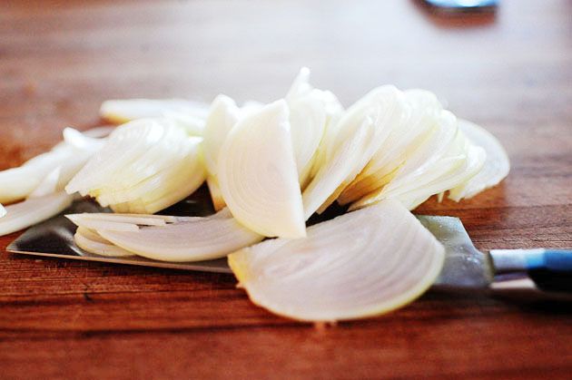 how to cute onions without crying