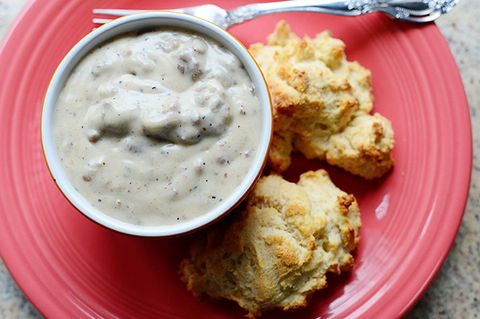 pioneer woman biscuits and sausage gravy recipe