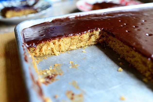 This 5-ingredient cake tastes like a chocolate peanut butter cup