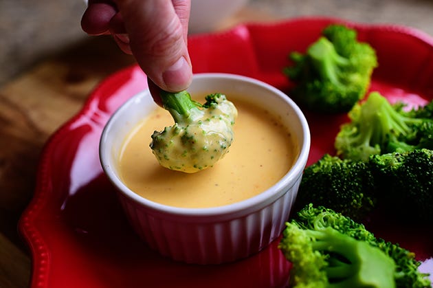 Broccoli With Cheese Sauce