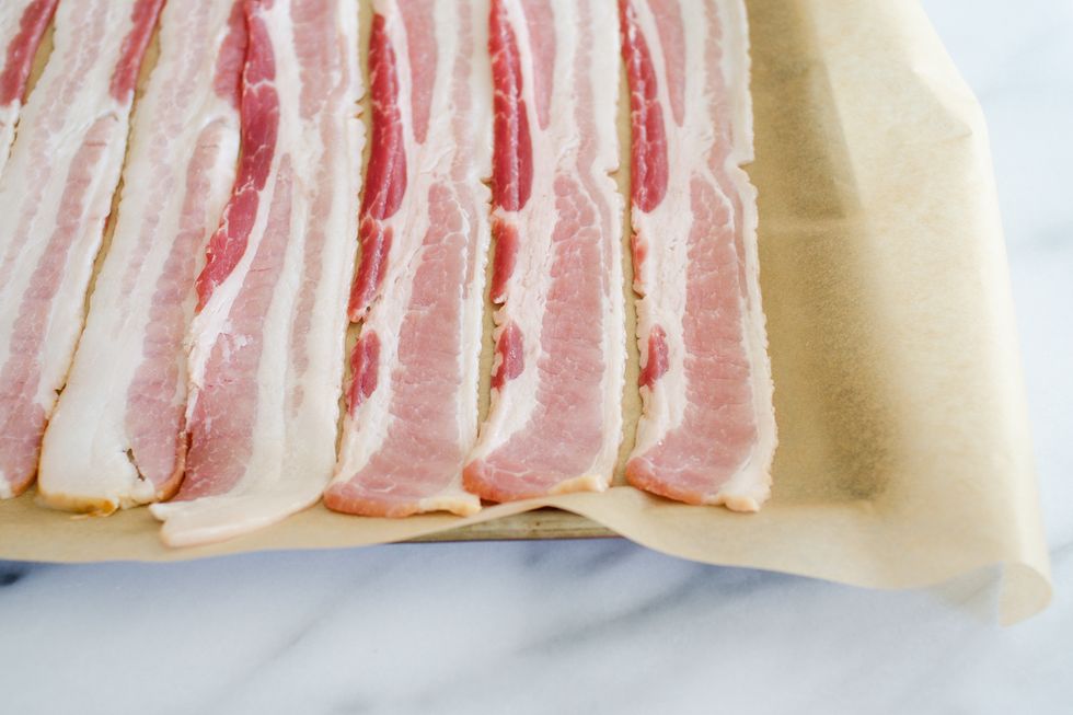 https://hips.hearstapps.com/thepioneerwoman/wp-content/uploads/2015/09/how-to-cook-bacon-in-the-oven-05.jpg?resize=980:*