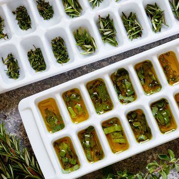 How to Preserve Herbs in Oil