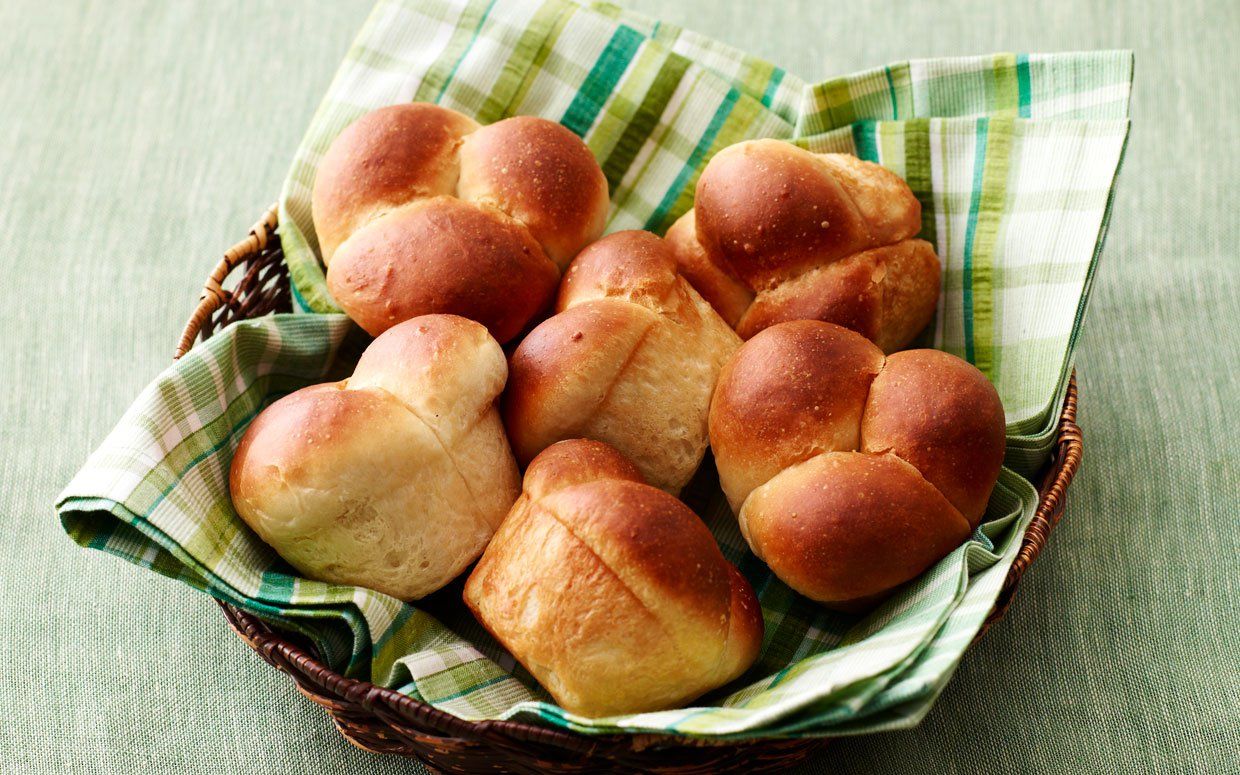 The Softest Cloverleaf Dinner Rolls (VIDEO) 