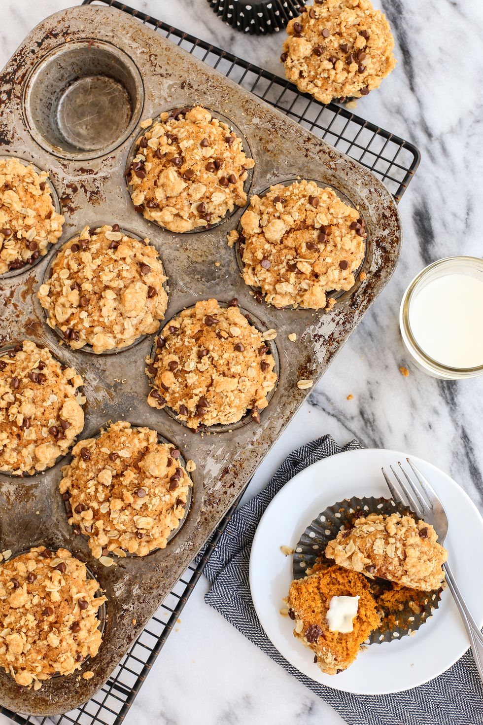 Pumpkin Muffins with Oats and Chocolate Streusel