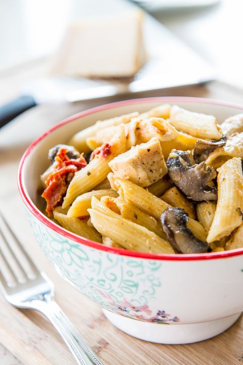 Penne with Mushrooms, Chicken, and Sundried Tomatoes