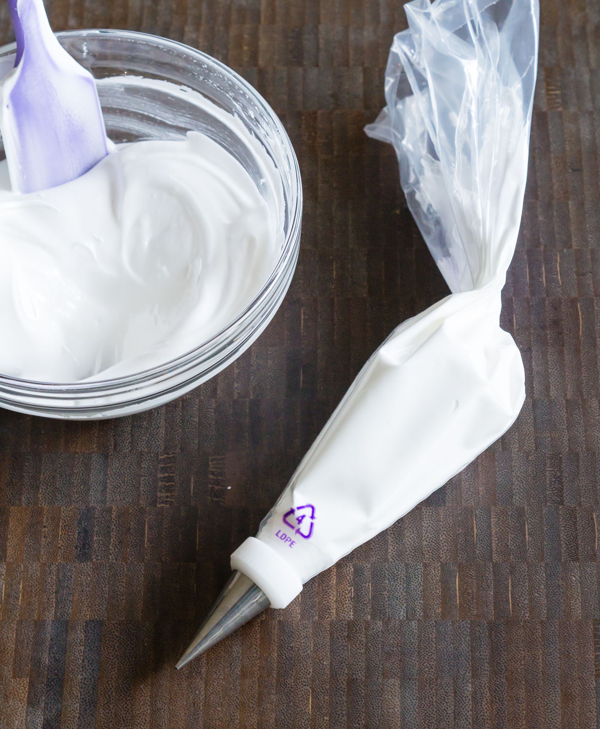 The Best way to Frost Cupcakes-- use a Ziploc bag to make a piping bag!