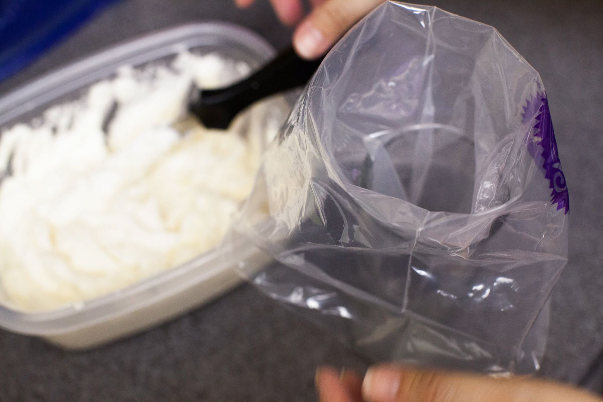 The Best way to Frost Cupcakes-- use a Ziploc bag to make a piping bag!