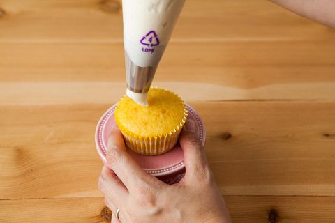 How to Frost Cupcakes
