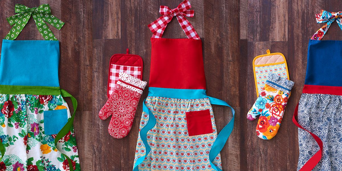 PW Apron, Potholder, and Oven Mitt Giveaway (Winners!)