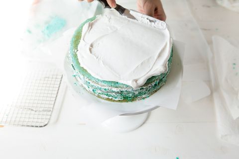 How to Frost a Cake