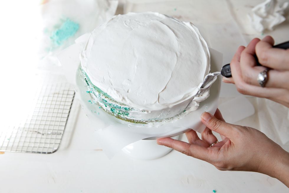 How to Frost a Cake