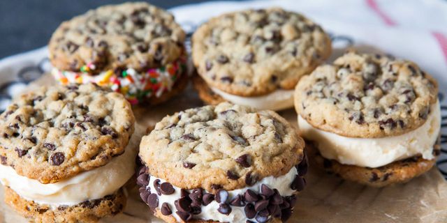 https://hips.hearstapps.com/thepioneerwoman/wp-content/uploads/2016/08/how-to-make-ice-cream-cookie-sandwiches-15.jpg?crop=1xw:0.7496251874062968xh;center,top&resize=640:*