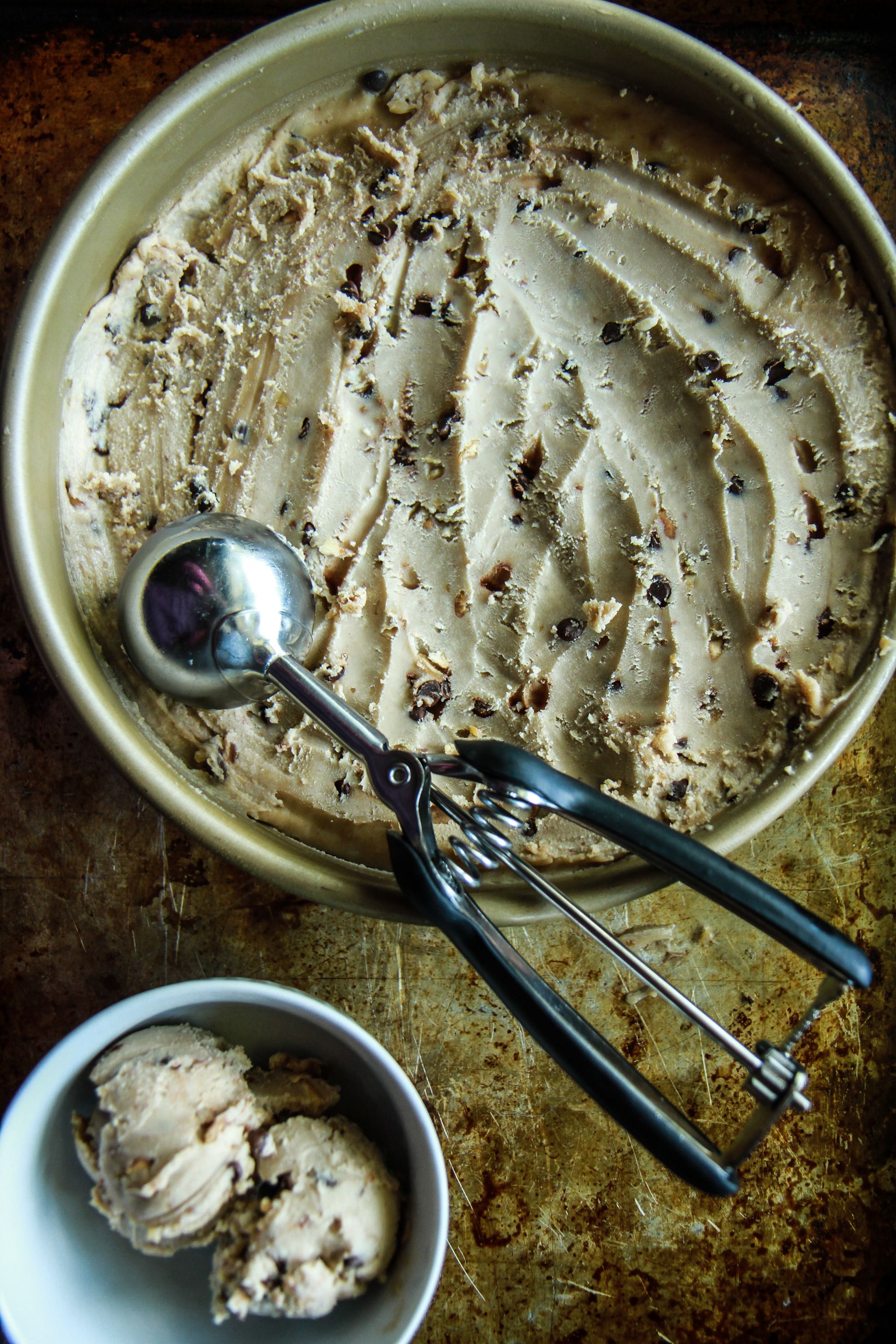 CHOCOLATE CHIP ICE CREAM IN PIONEER WOMAN ICE CREAM MAKER! CHOCOLATE CHIP  ICE CREAM MIX + COOKIE 